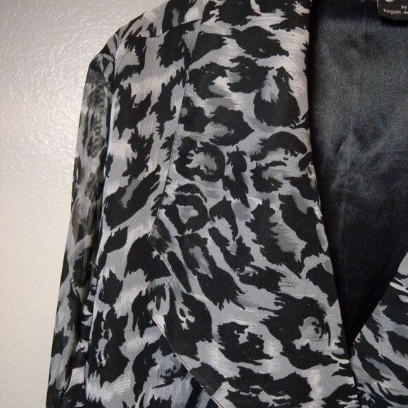 Fleurs By Elegant Additions Leopard Print Blazer Size: S - Picture 5 of 15